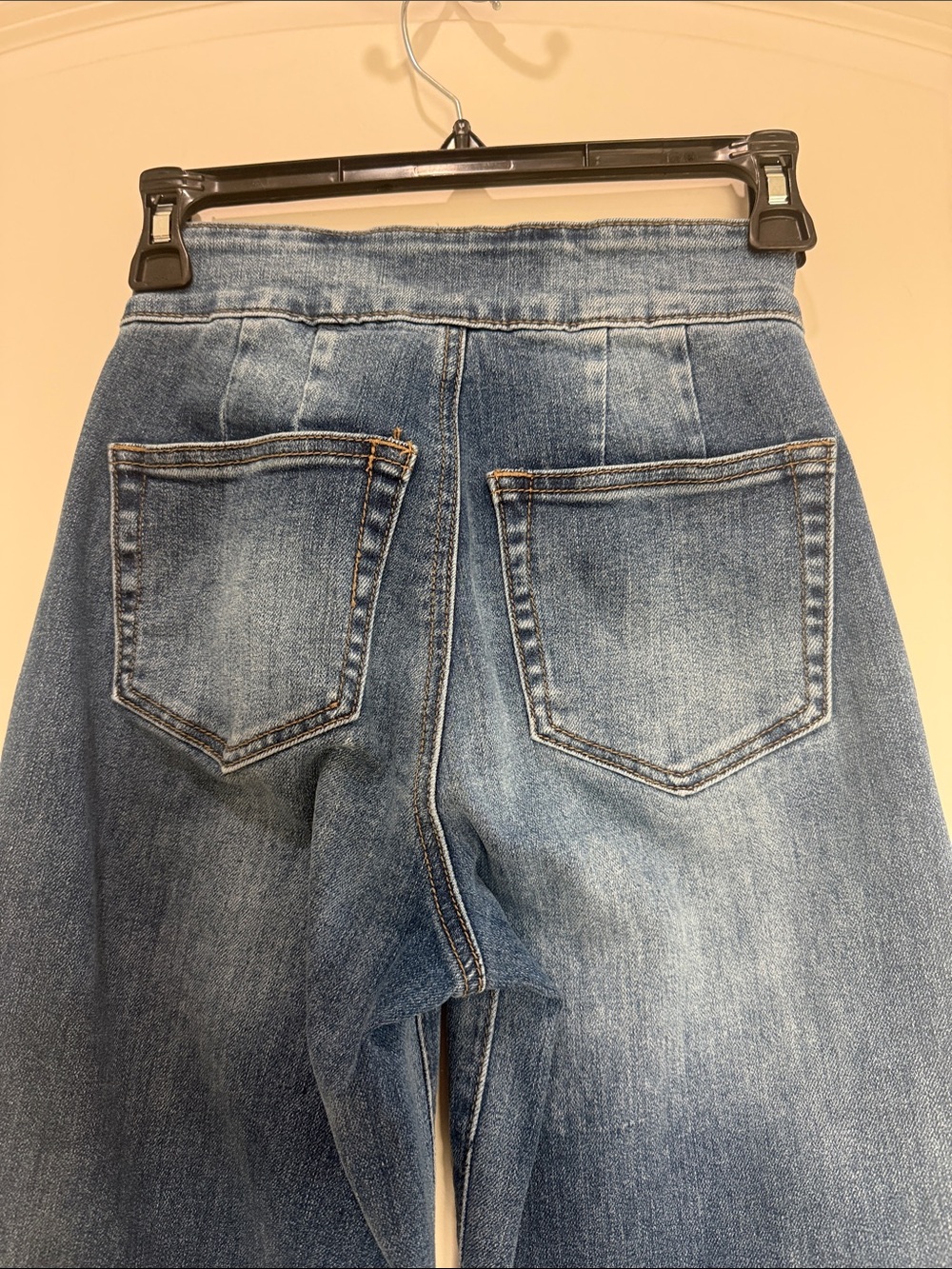 Fashion Nova High-Rise Wide Leg Jeans in Medium Blue Wash - Picture 5 of 5